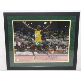 USAIN BOLT Hand Signed & Framed 16"x20" Photo +   PSA DNA COA